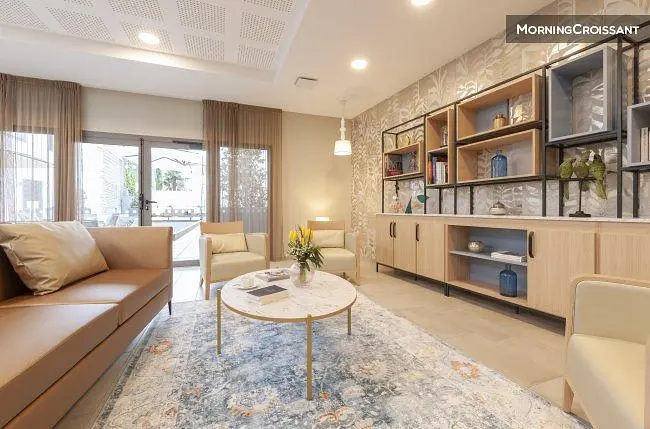 Wohnzimmer; tageslicht, moderner stil