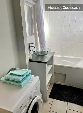 Badkamer; natuurlijk licht, tegelvloer