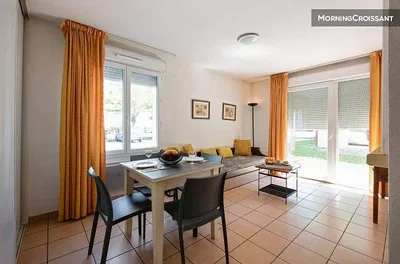Dnevna soba; naravna svetloba, talne ploščice