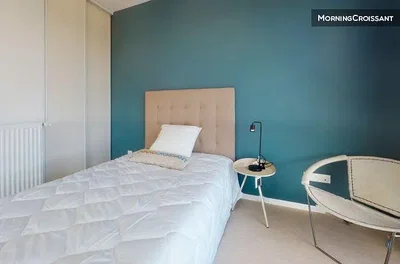 Ložnice; přirozené světlo, moderní styl