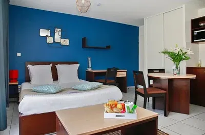Schlafzimmer; tageslicht, moderner stil