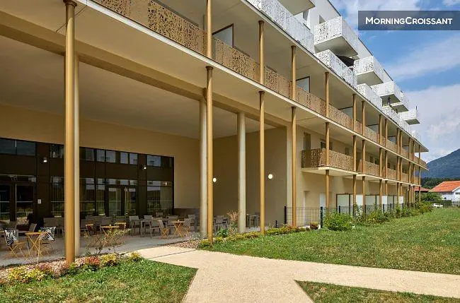 Dům a okolí; výhled