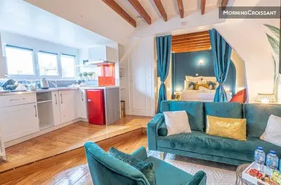 Wohnzimmer; blick, moderner stil, tageslicht, holzboden