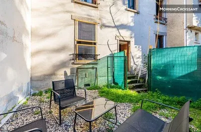 Кућа и околина; природно светло