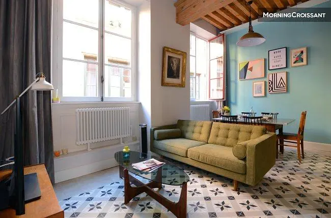 Wohnzimmer; tageslicht, moderner stil, fliesenboden