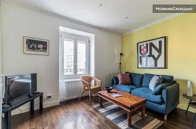 Wohnzimmer; holzboden, tageslicht, moderner stil