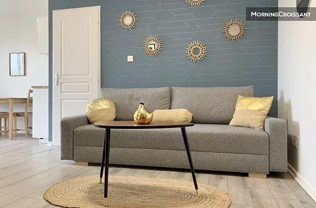 Dnevni boravak; moderan stil, drveni pod, prirodna svjetlost