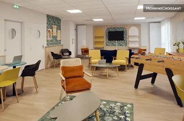 Living room; modern style, wood floor, natural light