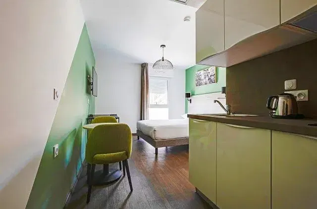 Кухиња; кухињски апарати, природно светло