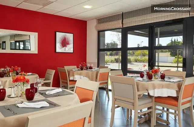 Salle à manger; vue, lumière naturelle