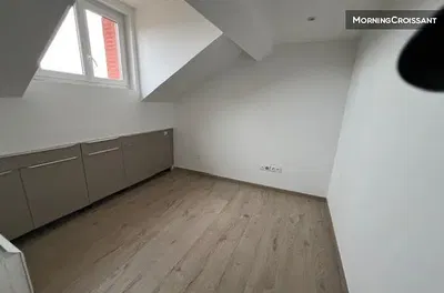 Kinderzimmer; holzboden, tageslicht