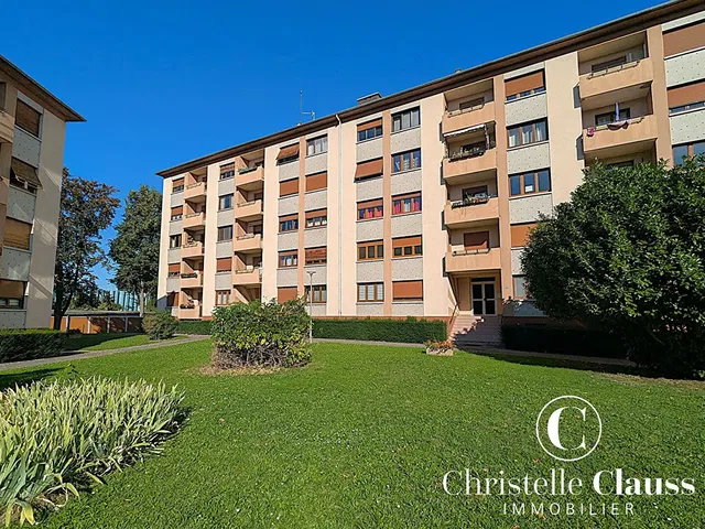 Къща и околности; гледка