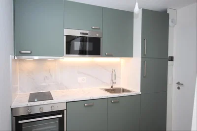 Cucina; elettrodomestici, ristrutturato, luce naturale, stile moderno
