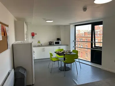 Yemek odası; mutfak aletleri, manzara