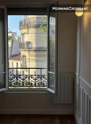 Wohnzimmer; blick, holzboden, tageslicht