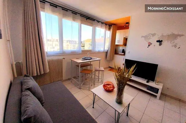 Oturma odası; manzara, doğal ışık, modern stil