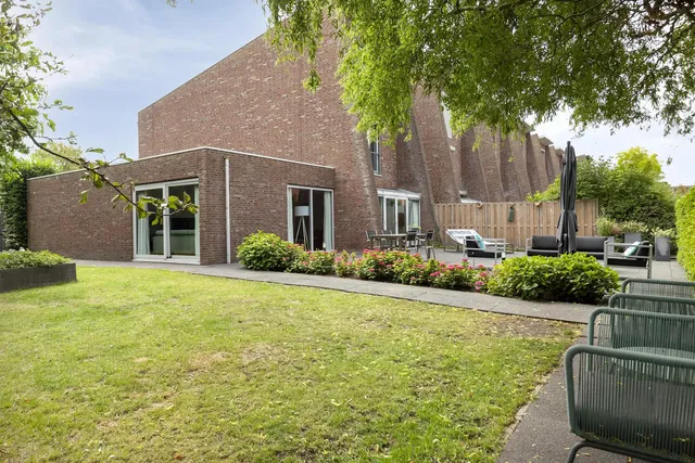 Dům a okolí; výhled, přirozené světlo