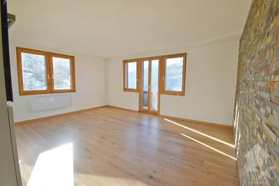 Salon; vue, parquet, lumière naturelle