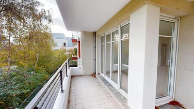 Balkon; dlažba, výhled