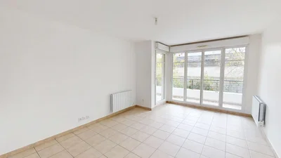 Obývací pokoj; dlažba, přirozené světlo, výhled
