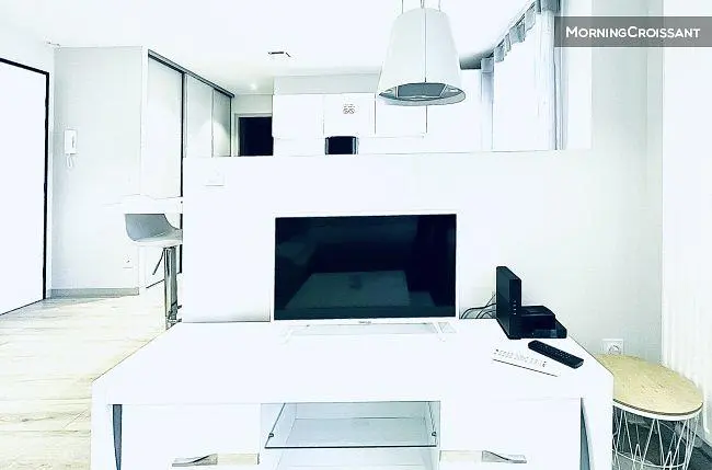 Oturma odası; doğal ışık, modern stil
