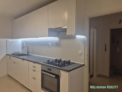 Cucina; elettrodomestici, ristrutturato, pavimento in piastrelle