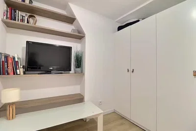 Wohnzimmer; moderner stil, holzboden, tageslicht