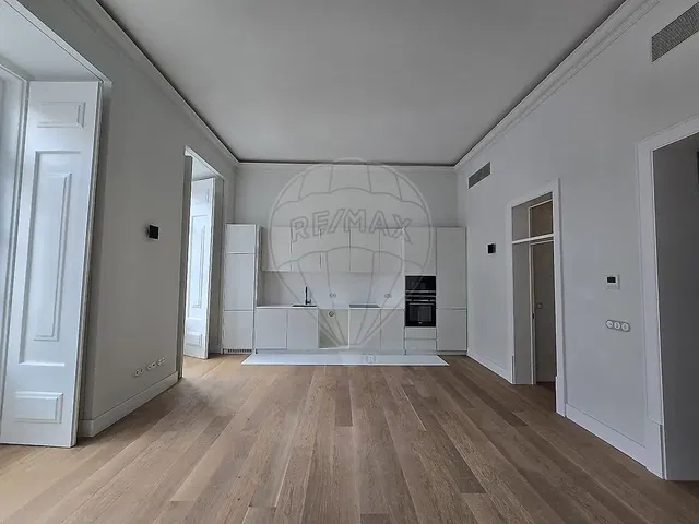 Cucina; pavimento in legno, luce naturale, ristrutturato