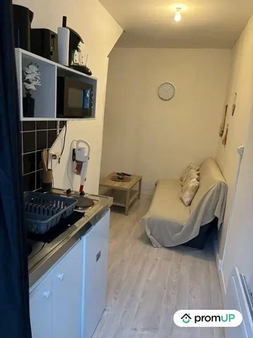 Kitchen; kitchen appliances, wood floor, natural light