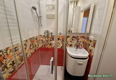 Bagno; pavimento in piastrelle, ristrutturato, luce naturale, stile moderno