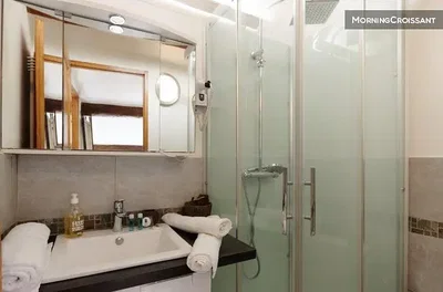 Banyo; doğal ışık, tadilatlı