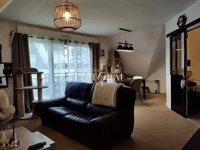 Oturma odası; doğal ışık, modern stil