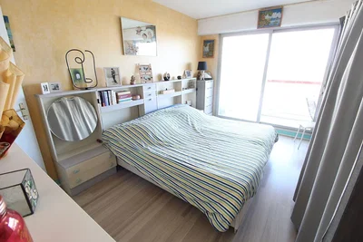 Yatak odası; doğal ışık, modern stil