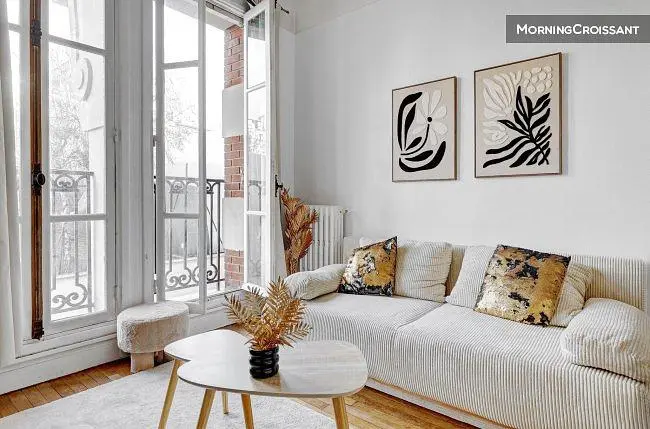 Oturma odası; doğal ışık, modern stil