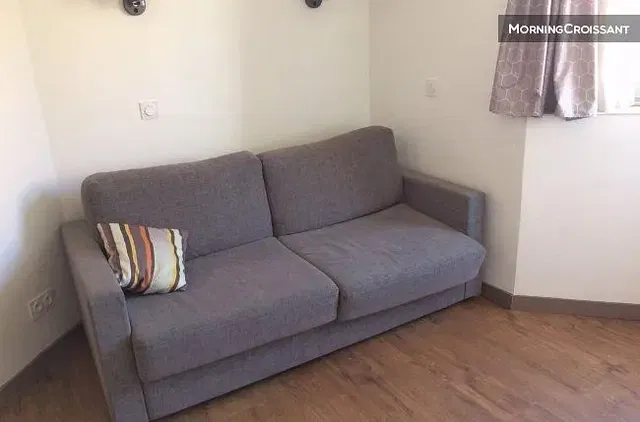 Living room; wood floor, natural light, modern style