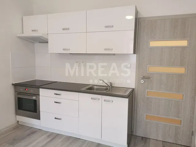 Mutfak; mutfak aletleri, tadilatlı, doğal ışık