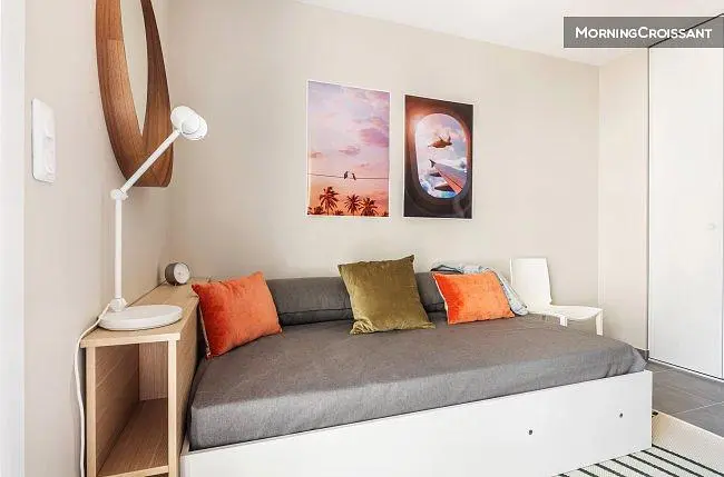 Yatak odası; modern stil, doğal ışık