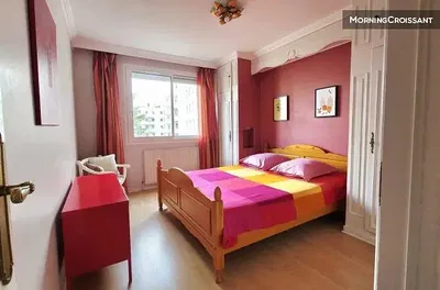 Spavaća soba; prirodno svjetlo, moderni stil