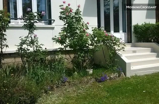 Haus und umgebung; tageslicht