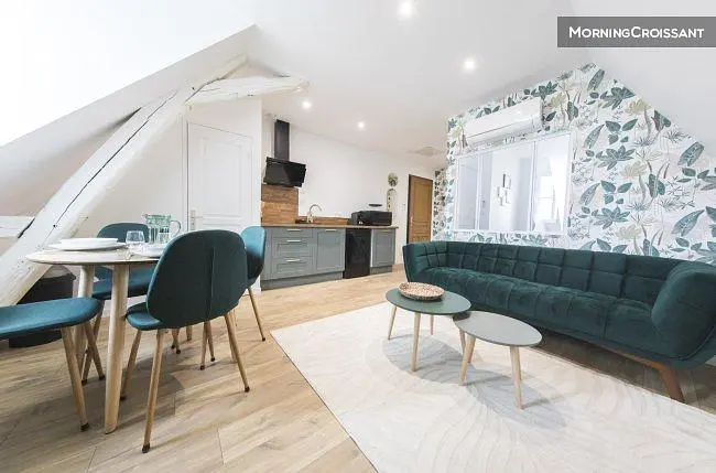 Wohnzimmer; moderner stil, holzboden, tageslicht