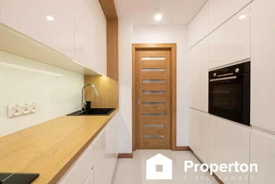 Kuchyně; kuchyňské spotřebiče, po rekonstrukci, přirozené světlo