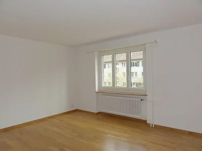 Dormitorio; vista, suelo de madera, luz natural