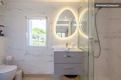 Banyo; doğal ışık, tadilatlı, modern stil