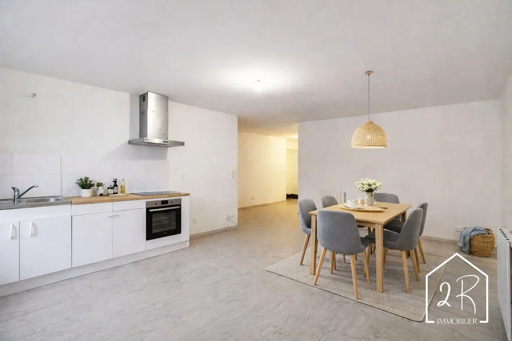 Keuken; keukenapparatuur, moderne stijl, natuurlijk licht