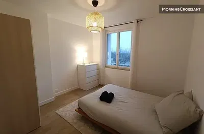 Chambre; lumière naturelle, parquet