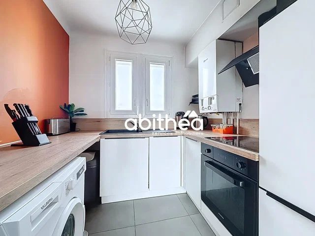 Küche; küchengeräte, tageslicht, moderner stil