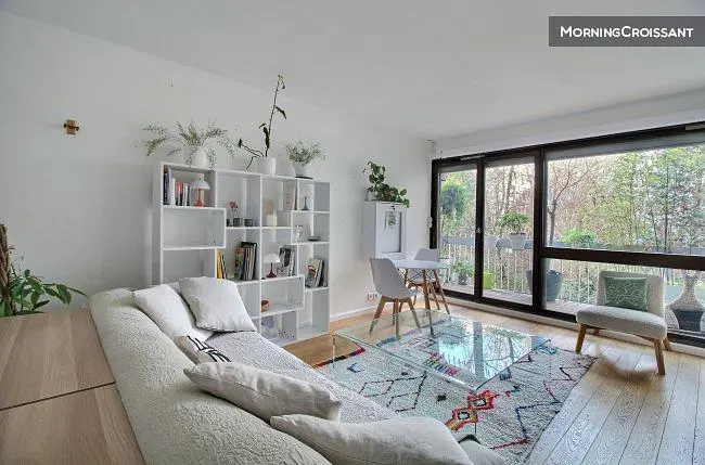 Oturma odası; manzara, doğal ışık, modern stil