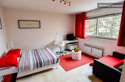 Spavaća soba; prirodno svjetlo, moderni stil
