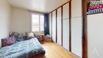 Chambre; lumière naturelle, parquet