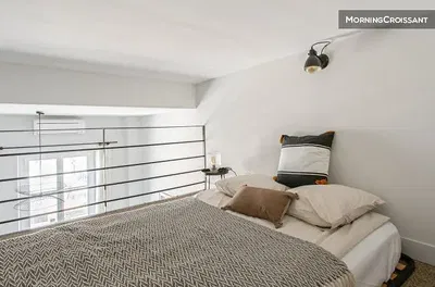 Camera da letto; luce naturale, stile moderno